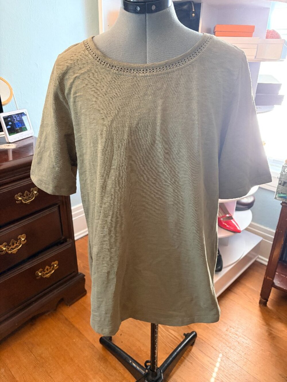 Christopher & Banks Tee Womens Large Olive Green Crochet Neck Short Sleeve NWT